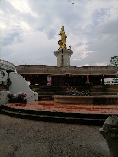 พระโพธิสัตว์กวนอิม Guan Im Statue