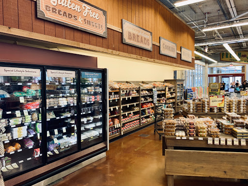 Grocery Store «Fresh Thyme Farmers Market - Milwaukee», reviews and photos, 470 E Pleasant St, Milwaukee, WI 53202, USA