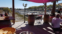 Atmosphère du Bar-restaurant à huîtres La Cabane du tapioou à La Teste-de-Buch - n°18