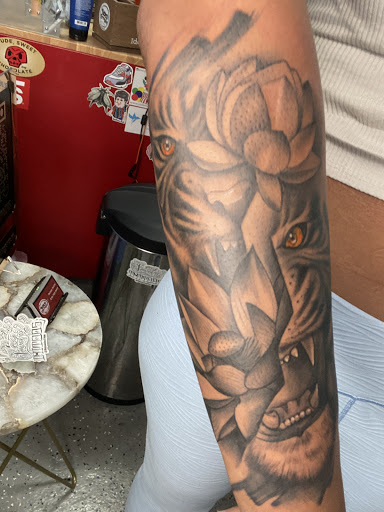 Tattoo Shop «Bold Stroke Tattoo Studios», reviews and photos, 831 W Jefferson Blvd, Dallas, TX 75208, USA