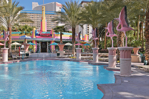 Outdoor swimming pools in Las Vegas