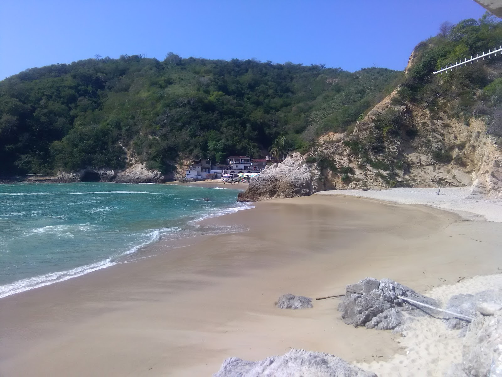 Photo de Playa Pichilinguillo avec petite baie