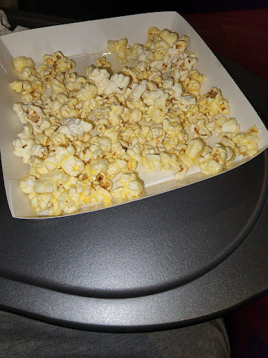 Movie Theater «Bow Tie Cinemas Marquis 16 & BTX Theater», reviews and photos, 100 Quarry Rd, Trumbull, CT 06611, USA