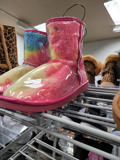 Clothing Store «Burlington Coat Factory», reviews and photos, 833 Lancaster Dr NE, Salem, OR 97301, USA