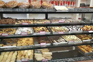 Queen pastry shop image