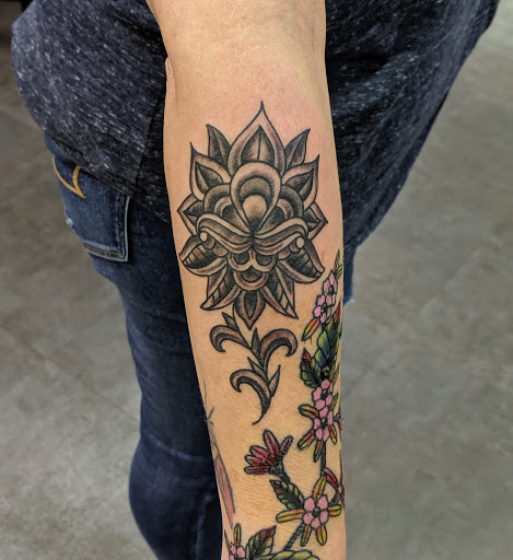 Tattoo Shop «Cloak and Dagger Tattoo», reviews and photos, 641 N Riverside Dr, Clarksville, TN 37040, USA