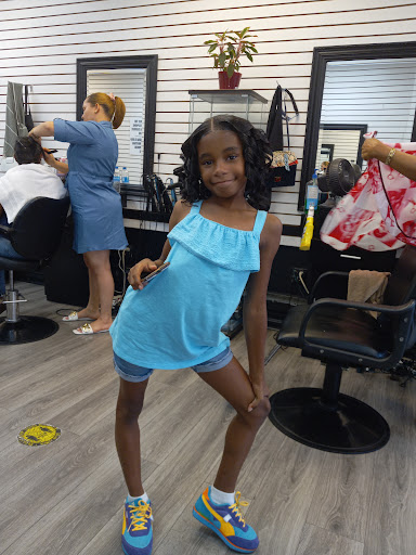 Beauty Salon «El Pueblo Dominican Hair Salon», reviews and photos, 270 S 52nd St, Philadelphia, PA 19139, USA