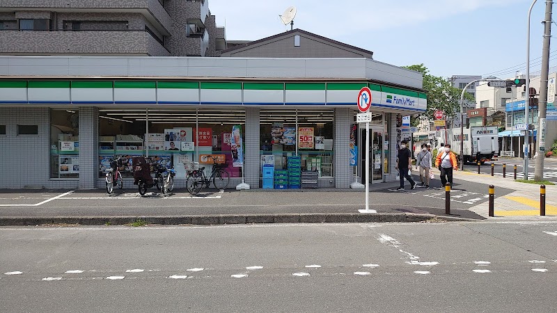 ファミリーマート 横浜本牧通り店