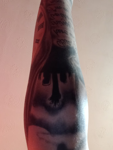 Tattoo Shop «Skin Tight Tattoo», reviews and photos, 1162 Old State Rte 74, Batavia, OH 45103, USA