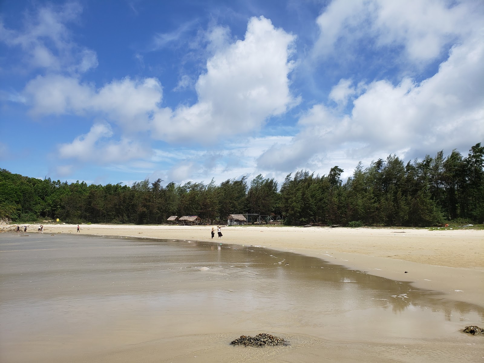 Quan Lan beach'in fotoğrafı çok temiz temizlik seviyesi ile