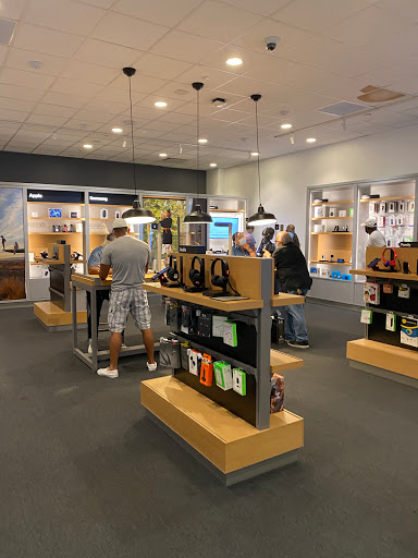 Cell Phone Store «Verizon», reviews and photos, 90-15 Queens Blvd, Elmhurst, NY 11373, USA