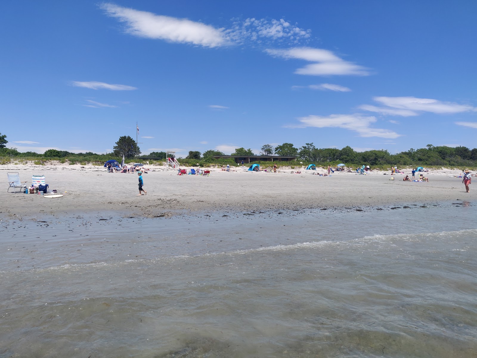 Valokuva Crescent beachista. pinnalla turkoosi puhdas vesi:n kanssa