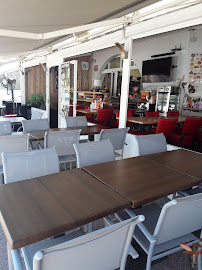 Atmosphère du Restaurant belge Côté Port, Bar Restaurant à Cogolin - n°4
