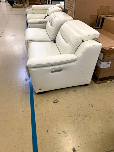 Outlet Store «Rooms To Go Outlet Furniture Store - Grand Prairie», reviews and photos, 2725 TX-360 #100, Grand Prairie, TX 75052, USA