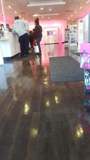 Cell Phone Store «T-Mobile», reviews and photos, 25 E Sunrise Hwy, Freeport, NY 11520, USA