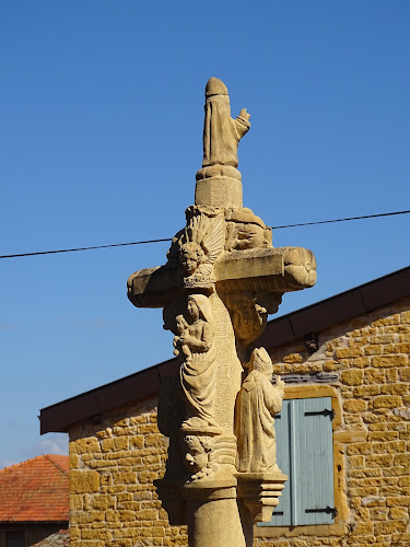 attractions Croix gothique Porte des Pierres Dorées