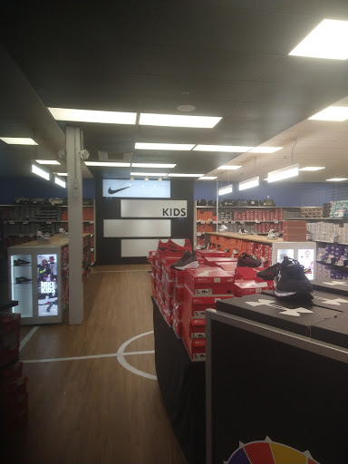 Shoe Store «Shoe Carnival», reviews and photos, 3909 W Airport Fwy, Irving, TX 75062, USA