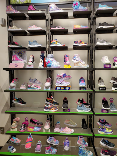 Shoe Store «SKECHERS Retail», reviews and photos, 19575 Biscayne Blvd #1323, Aventura, FL 33180, USA