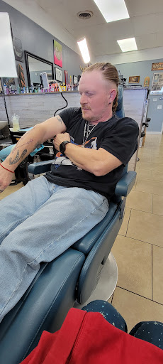 Tattoo Shop «Family Affair Tattoo», reviews and photos, 115 Walton Ferry Rd #18, Hendersonville, TN 37075, USA