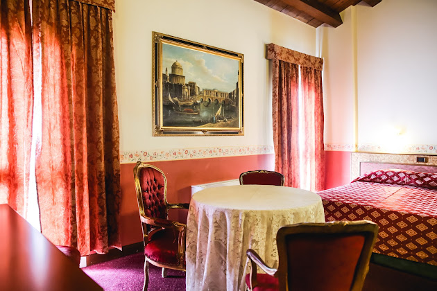 Chambres hôtels Hotel Villa Pigalle 36056 Belvedere