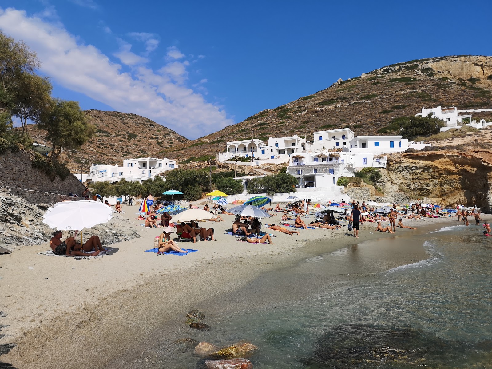 Foto von Agali Strand und seine wunderschöne Landschaft