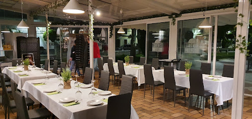 Bar Restaurante Central Park - Paseo Sta. Ana, 18, 06420 Castuera, Badajoz, Spain