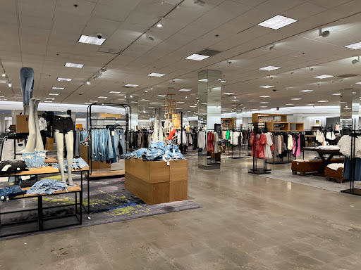 Shopping Mall «Menlo Park Mall», reviews and photos, 55 Parsonage Rd, Edison, NJ 08837, USA