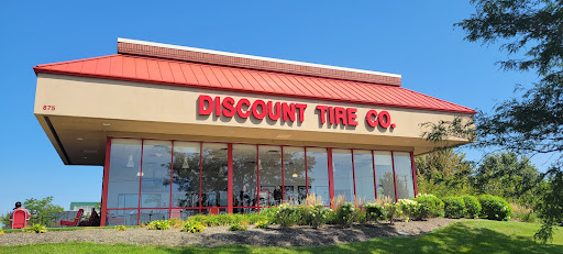 Tire Shop «Discount Tire Store - Elgin, IL», reviews and photos, 875 S Randall Rd, Elgin, IL 60123, USA