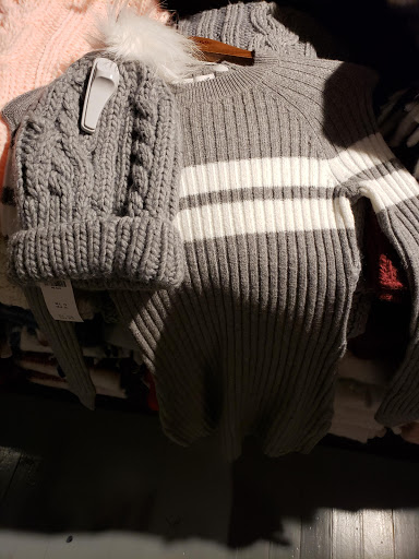 Hollister Co., 21100 Dulles Town Cir #234, Dulles, VA 20166, USA, 