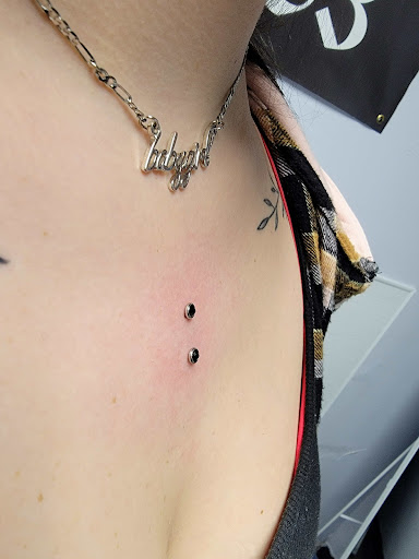 Tattoo Shop «Earthborn Studios», reviews and photos, 1359 Washington Ave, Evansville, IN 47714, USA