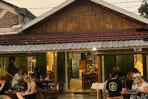 Warung Heru image