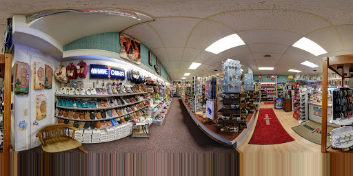 Gift Shop «Geneva Gifts», reviews and photos, 150 Broad St, Lake Geneva, WI 53147, USA