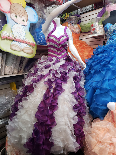 Flea Market «Fox Valley Flea Market», reviews and photos, 840 N State St, Elgin, IL 60123, USA