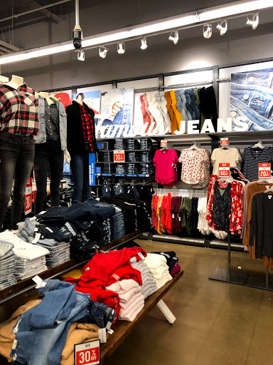 Clothing Store «Old Navy», reviews and photos, 40-24 College Point Blvd, Flushing, NY 11354, USA
