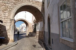 Casa do Arco do Repouso - Muralhas de Faro image