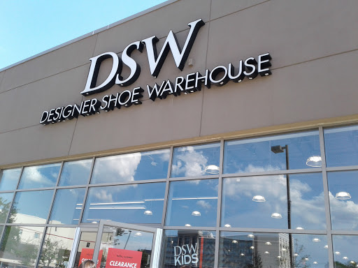 Shoe Store «DSW Designer Shoe Warehouse», reviews and photos, 2155 22nd St, Oak Brook, IL 60523, USA