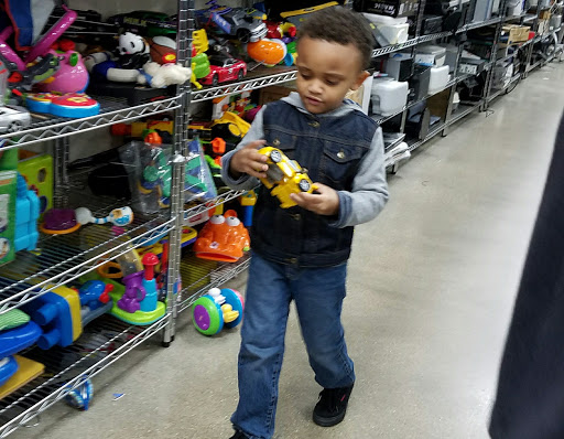 Thrift Store «Goodwill Store & Donation Center», reviews and photos, 123 S Weber Rd, Bolingbrook, IL 60490, USA