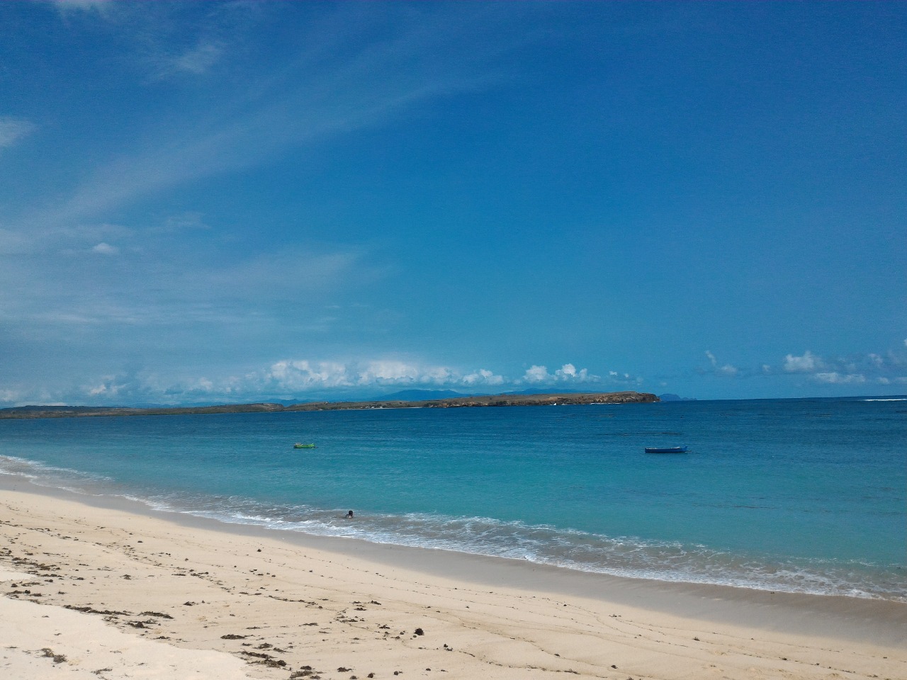 Galeri Beach'in fotoğrafı uçurumlarla desteklenmiş