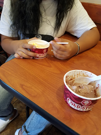 Ice Cream Shop «Cold Stone Creamery», reviews and photos, 7971 N Blackstone Ave, Fresno, CA 93720, USA