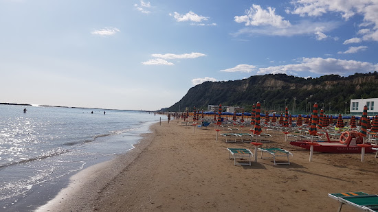 Spiaggia Sottomonte Pesaro