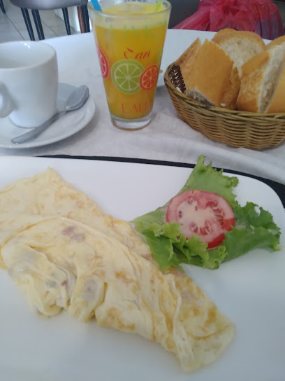 Le Café Chaud - 9CWQ+GPG, Bord de mer, Libreville, Gabon