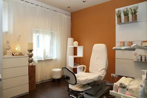 Studio-Kagran :: Fußpflege Kosmetik Massage Haaratelier image