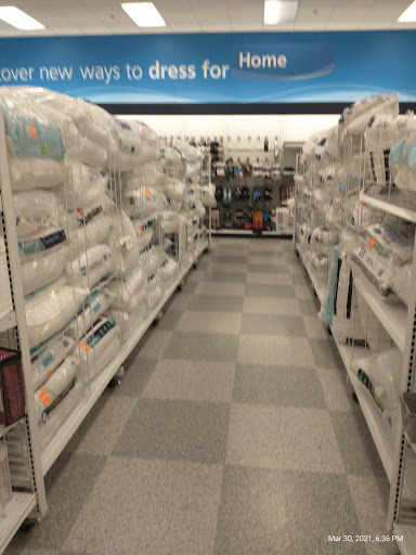 Clothing Store «Ross Dress for Less», reviews and photos, 6901 W Grand Ave, Gurnee, IL 60031, USA