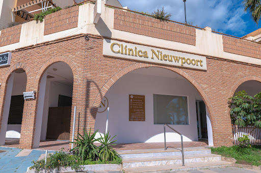 Doctor Almuñecar / Dokter Almunecar / Arts / Lakäre / Médecin Almunecar - Clínica Nieuwpoort en Almuñécar, Granada