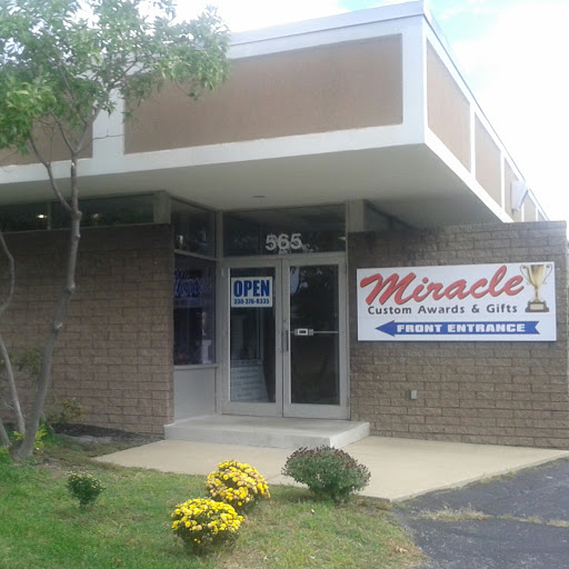 Engraver «Miracle Custom Awards & Gifts», reviews and photos, 565 Wolf Ledges Pkwy, Akron, OH 44311, USA