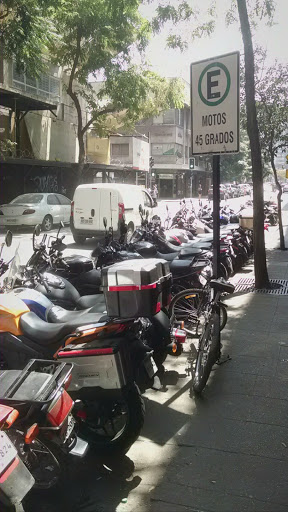 Estacionamiento Motos - Morandé