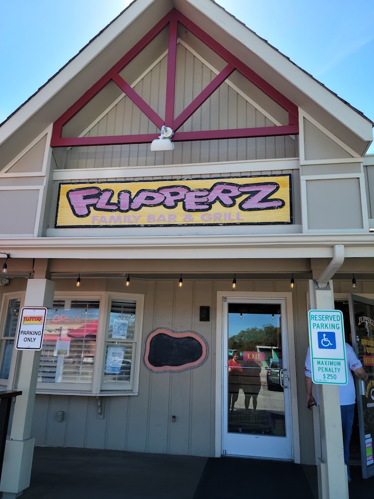Flipperz Family Bar & Grill 28594