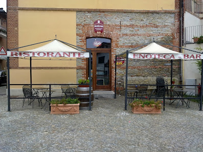 Wine Bar Osteria-Trattoria Rodello Piazza Vittorio Emanuele, 11, 12050 Rodello CN, Italia