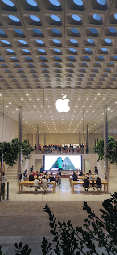 Computer Store «Apple Biltmore», reviews and photos, 2502 E Camelback Rd, Phoenix, AZ 85016, USA