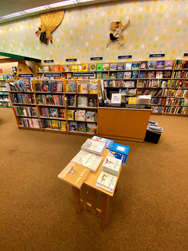 Book Store «Barnes & Noble Booksellers South Corona», reviews and photos, 2470 Tuscany St #101, Corona, CA 92881, USA